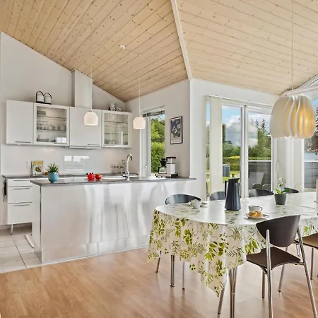 Feriehus 3 Bedroom Lovely In Farsø