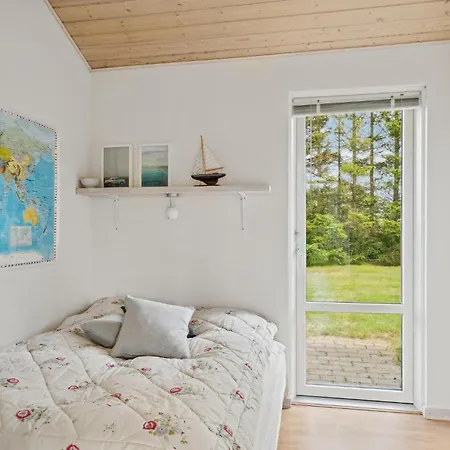 3 Bedroom Lovely In Feriehus
