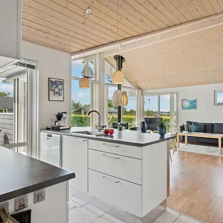 3 Bedroom Lovely In Feriehus *
