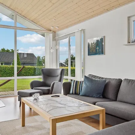 Feriehus 3 Bedroom Lovely In Farsø